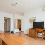 Perla Plaza Hotel 3*