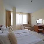 Perla Plaza Hotel