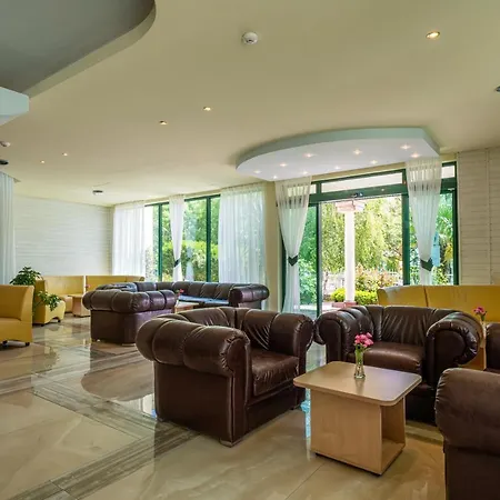 Perla Plaza Hotel Hotel