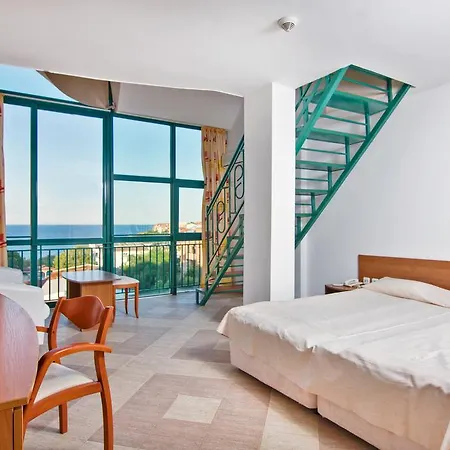 Hotel Perla Plaza Hotel 3*