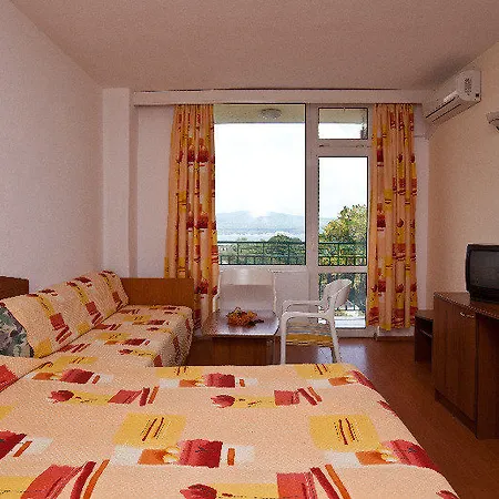 Hotel Perla Plaza Hotel 3*