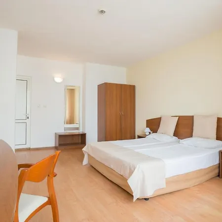 Perla Plaza 3*