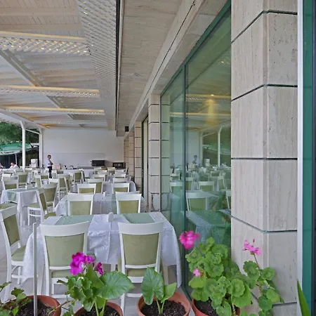 Perla Plaza Hotel