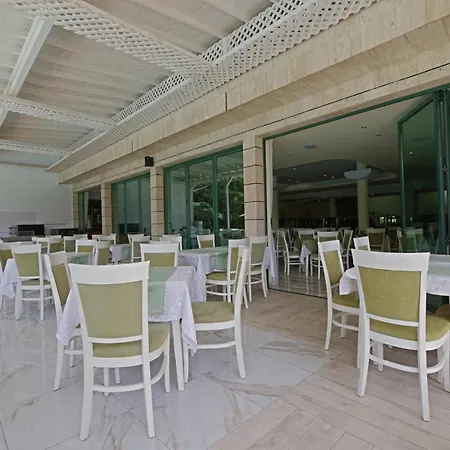 فندق Perla Plaza 3*