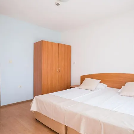 Perla Plaza 3*
