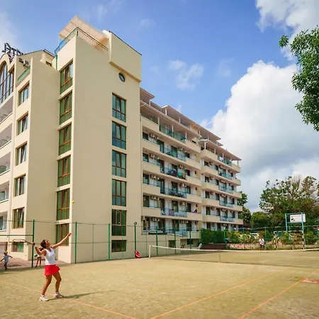 Perla Plaza Hotel 3*