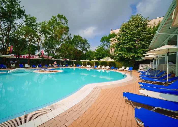 Perla Plaza Hotel 3*