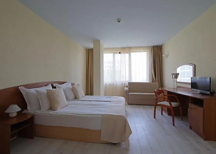 Hotel Perla Plaza 3*