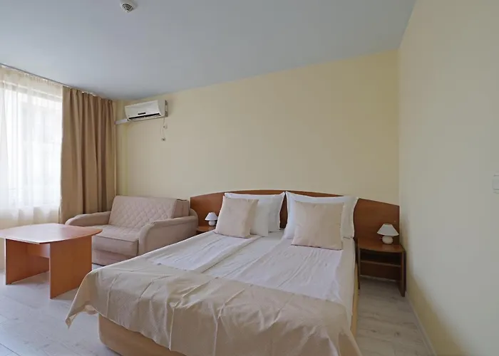 Hotel Perla Plaza 3*