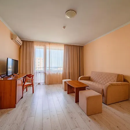 Perla Plaza פרימורסקו