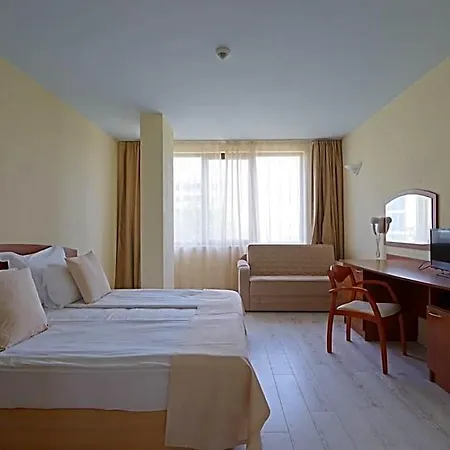 Perla Plaza Hotel 3*