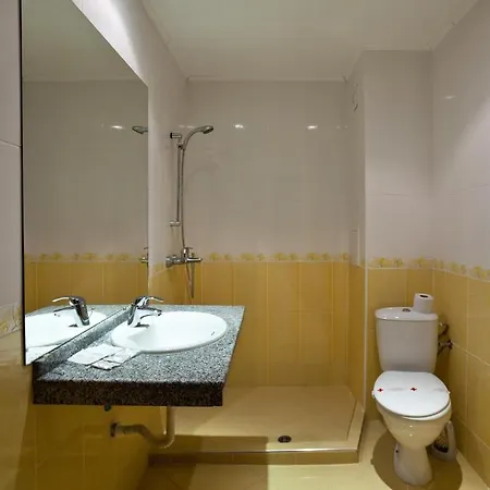 מלון Perla Plaza 3*