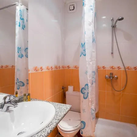 מלון Perla Plaza 3*