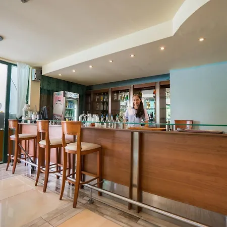 Perla Plaza 3*