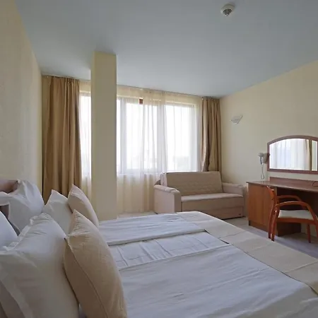 Perla Plaza מלון