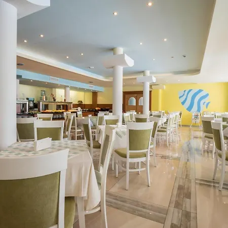 מלון Perla Plaza 3*