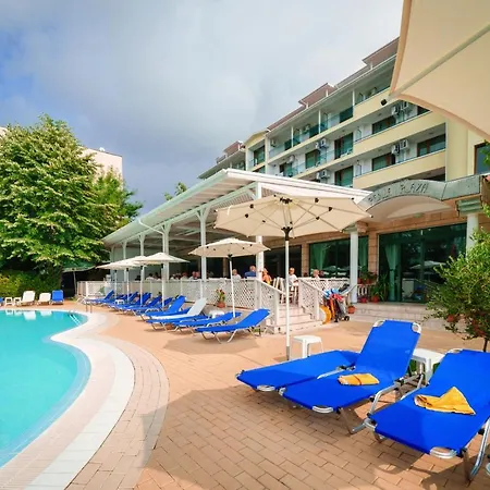 מלון Perla Plaza פרימורסקו