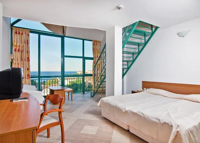 Hotel Perla Plaza 3*