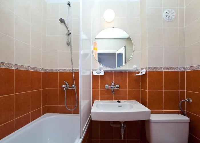 Hotel Perla Plaza 3*